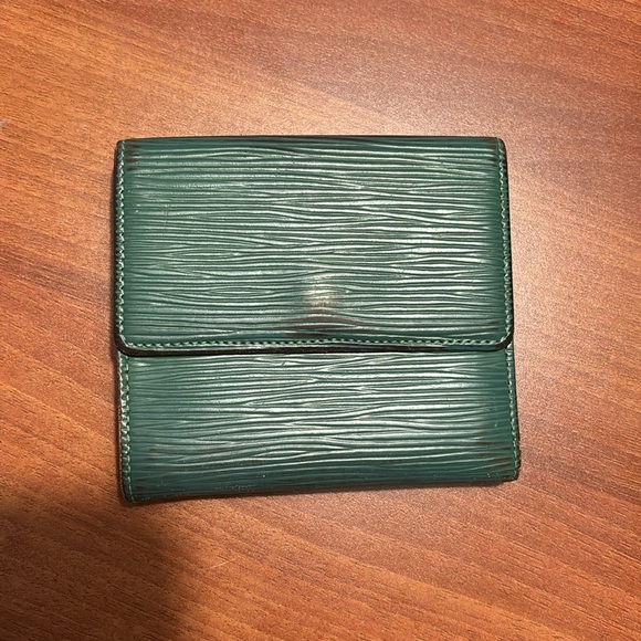 Louis Vuitton Green Epi Leather Borneo Men's Bifold Wallet - Picture 3 of 6